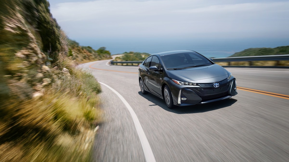 2018 Toyota Prius Prime Review - A Phenomenal Hybrid that won’t Break the Bank 7