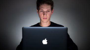 Teen hacks Apple