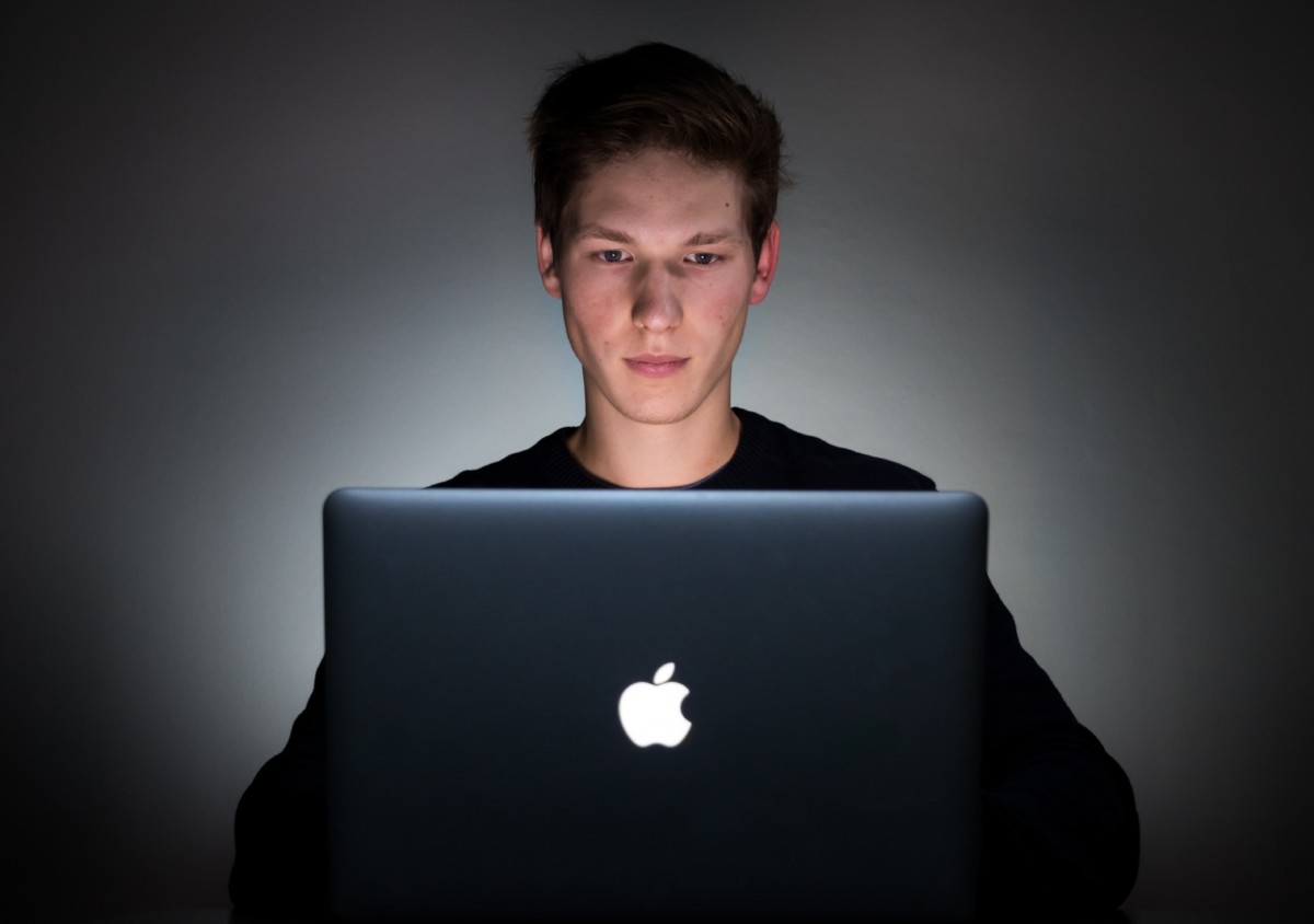 Teen hacks Apple