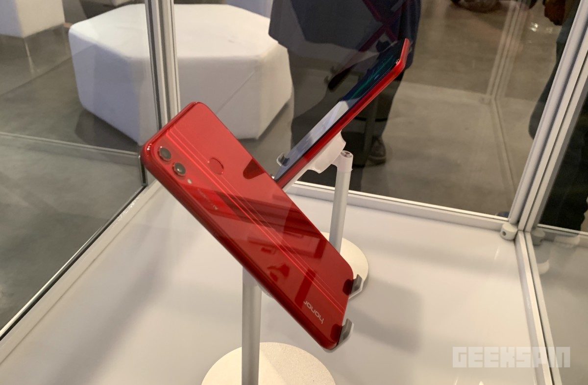 The Honor 8X is a budget smartphone that resembles a flagship 7