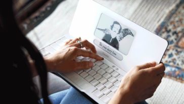 Freewrite Traveler is a 'distraction-free typewriter' that fights writer's block 11