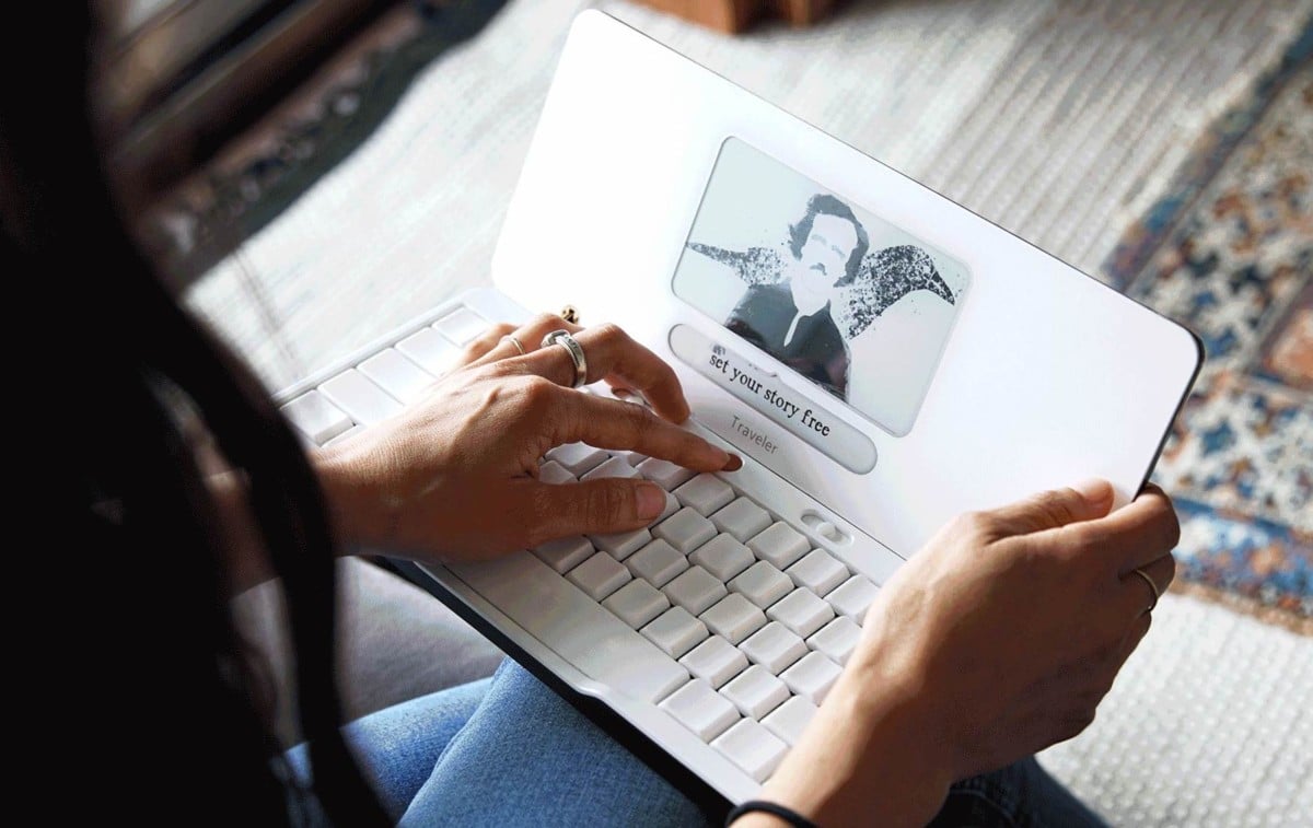 Freewrite Traveler is a 'distraction-free typewriter' that fights writer's block 12