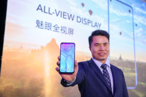 Honor showcases its notchless, 'hole-screen' display 138