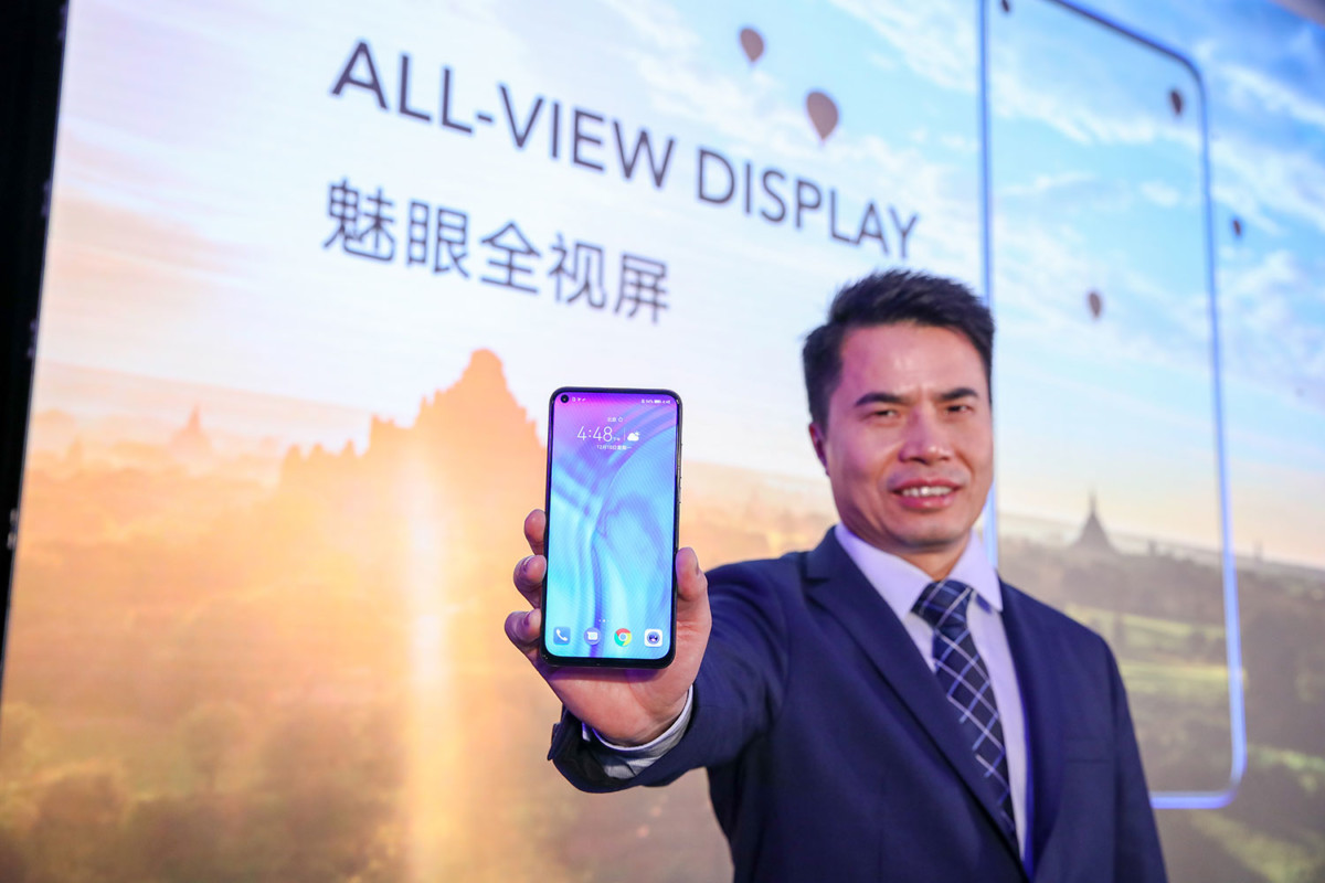 Honor showcases its notchless, 'hole-screen' display 7