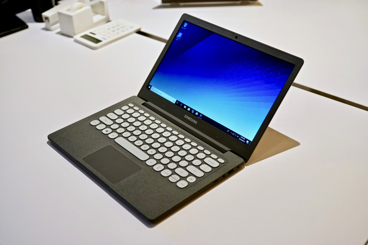 Samsung's $349 Notebook Flash laptop is a retro-looking gem 6
