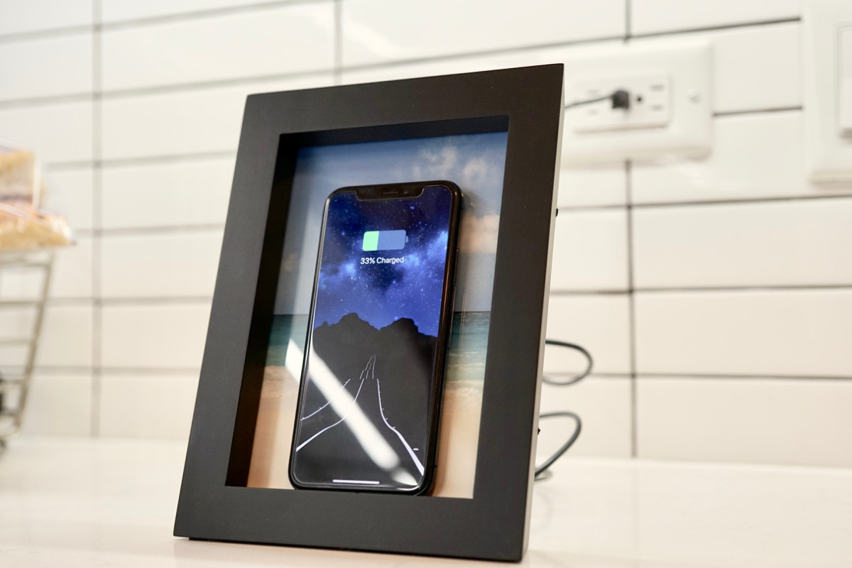 TwelveSouth PowerPic review: A neat picture frame that wirelessly charges your phone 5