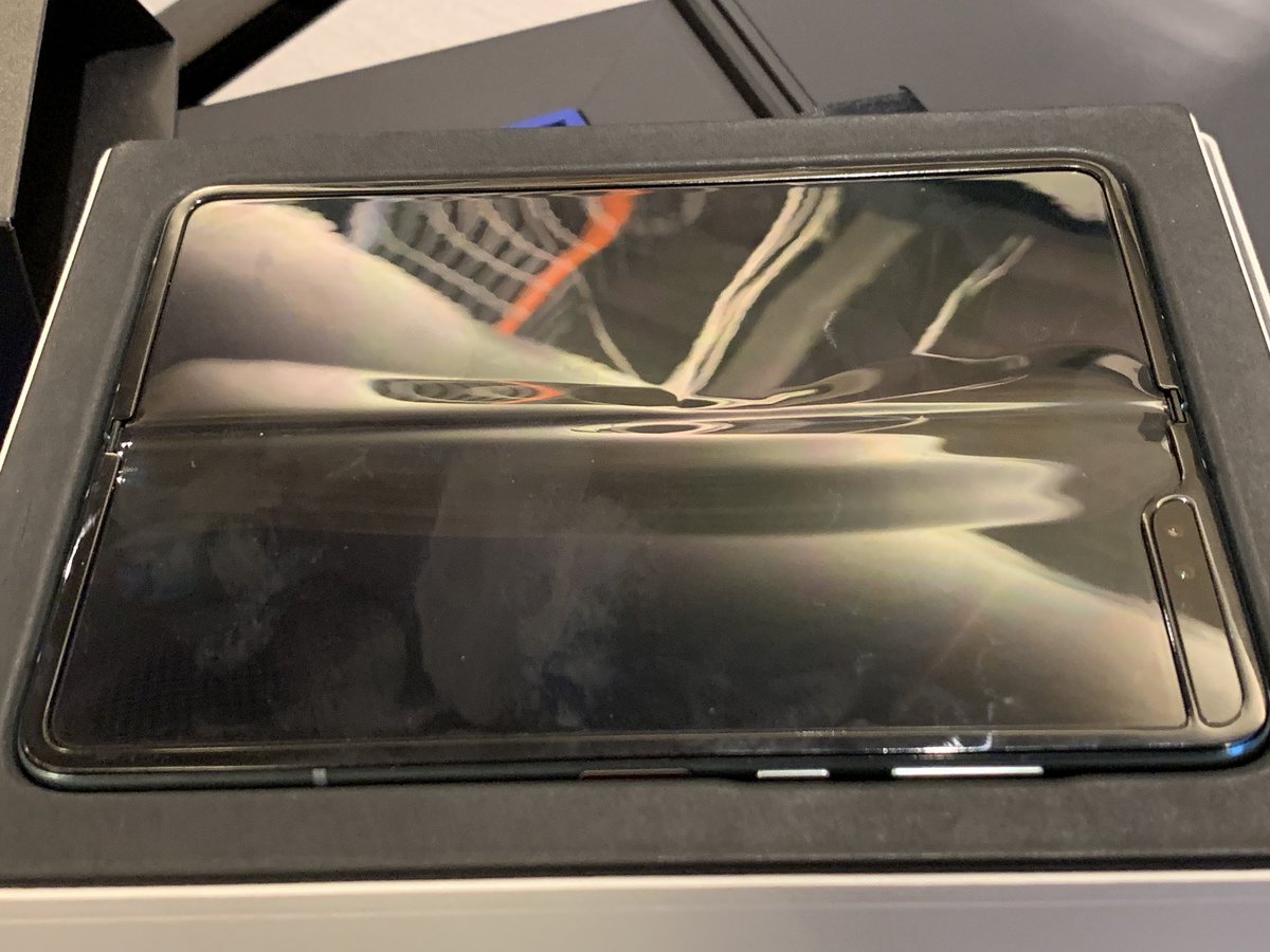 Samsung is canceling customers' Galaxy Fold orders 7