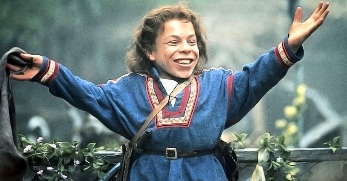 Warwick Davis as Willow