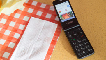 Alcatel is bringing back the flip phone with the GO FLIP V 16