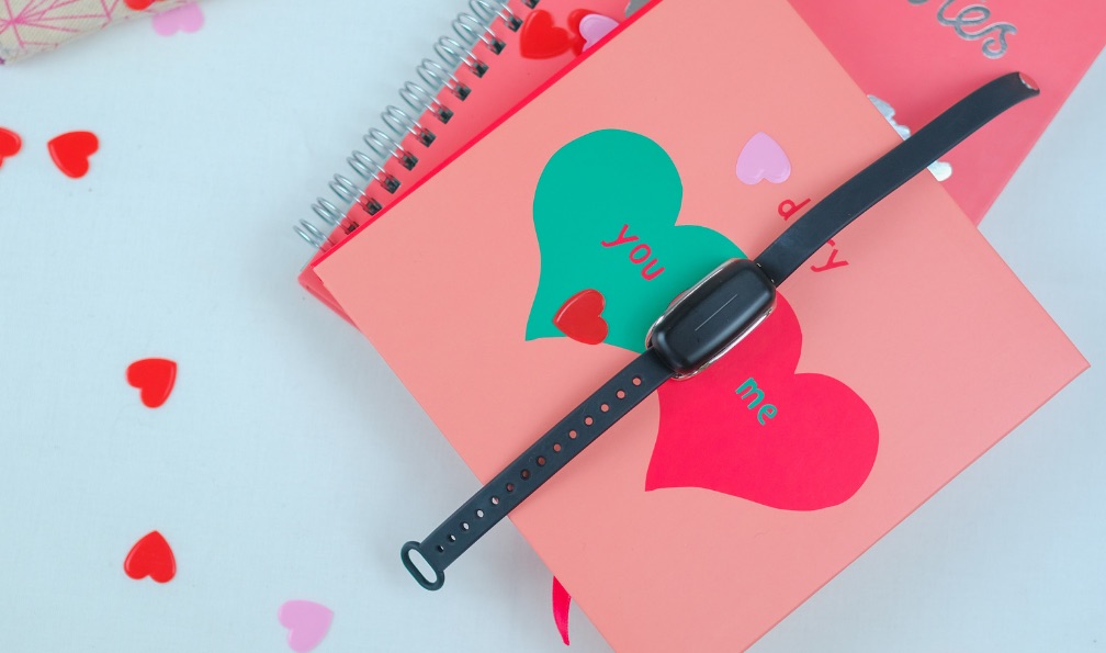 Bond Touch is a wearable designed for long distant relationships 5