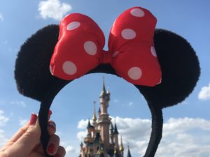 #WhyIGotKickedOutOfDisney is trending and the internet reactions are hilarious 3