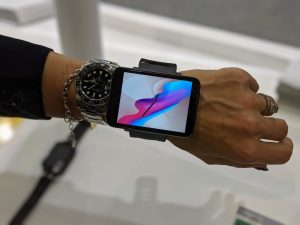 This smartwatch is literally a smartphone on your wrist 19