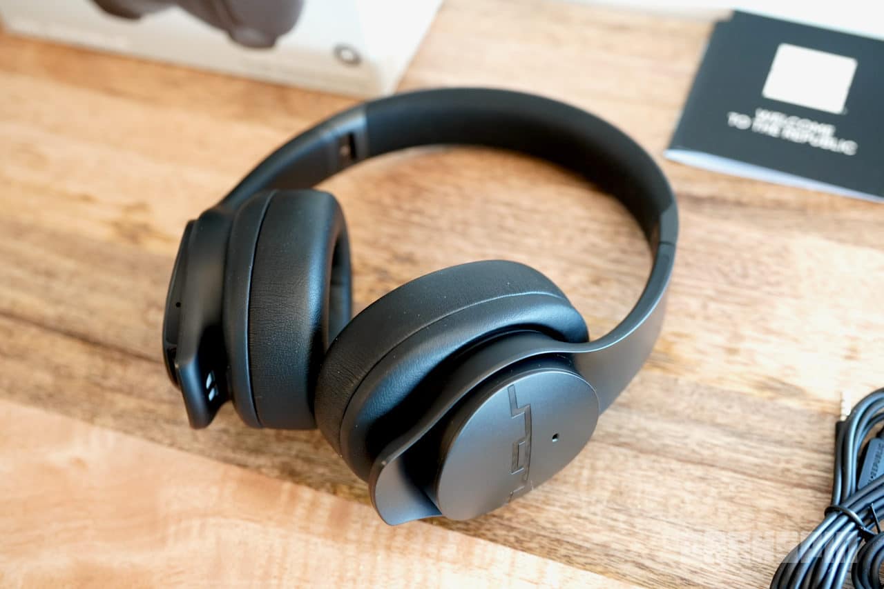 Sol Republic Soundtrack Pro headphones review: Excellent sound but no-frills 1