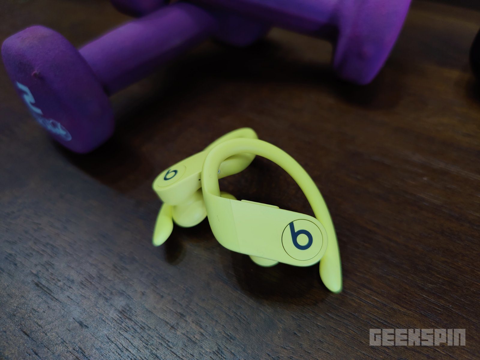 Powerbeats Pro is now available in 4 new, bright colors 7
