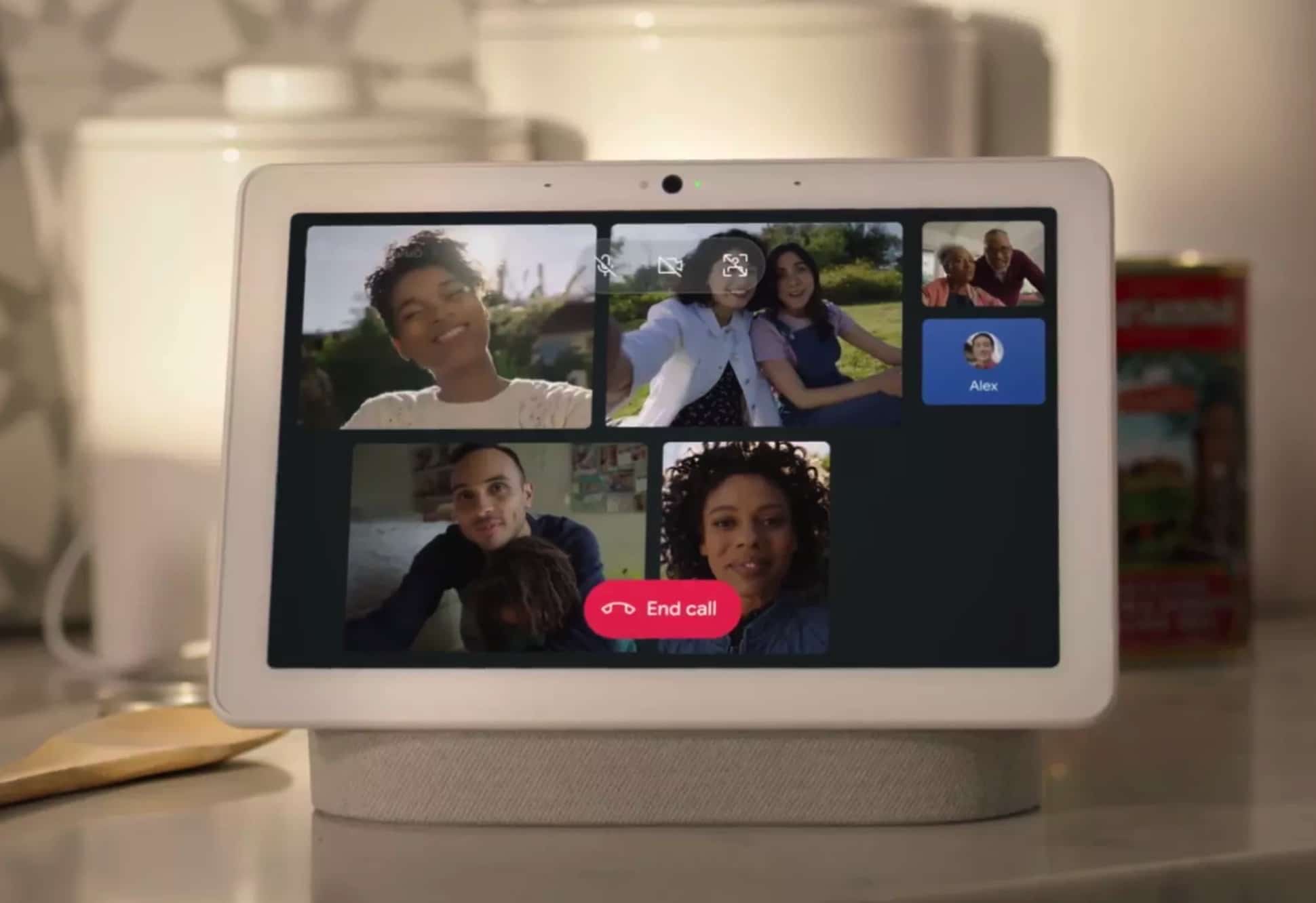 Google Assistant smart displays now support group calls 12