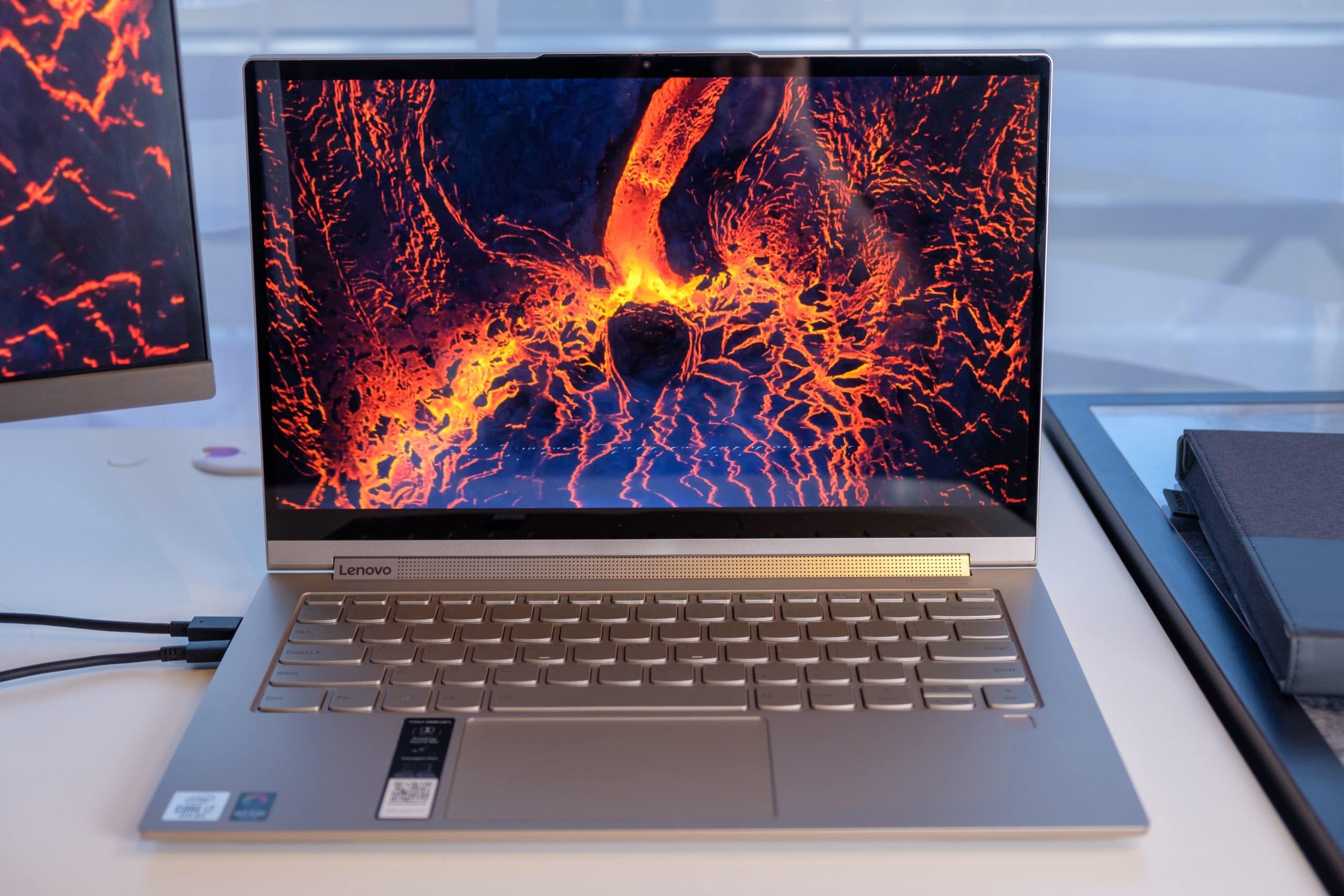 Lenovo's Flex 5G laptop is now available at Verizon 3
