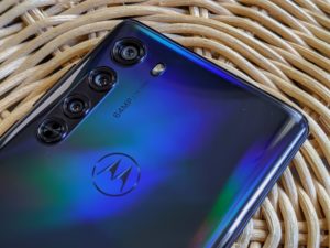 Moto Edge review: cutting the wrong corner 174