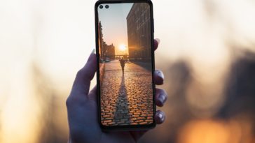 Motorola One 5G is a sub $500 phone with a macro lens ring light 8