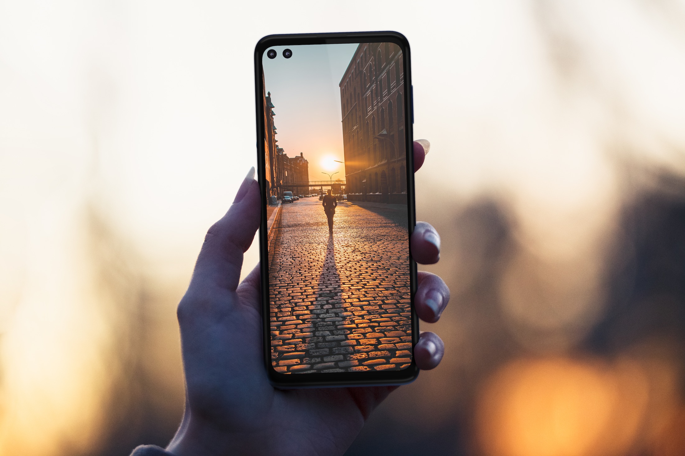 Motorola One 5G is a sub $500 phone with a macro lens ring light 8