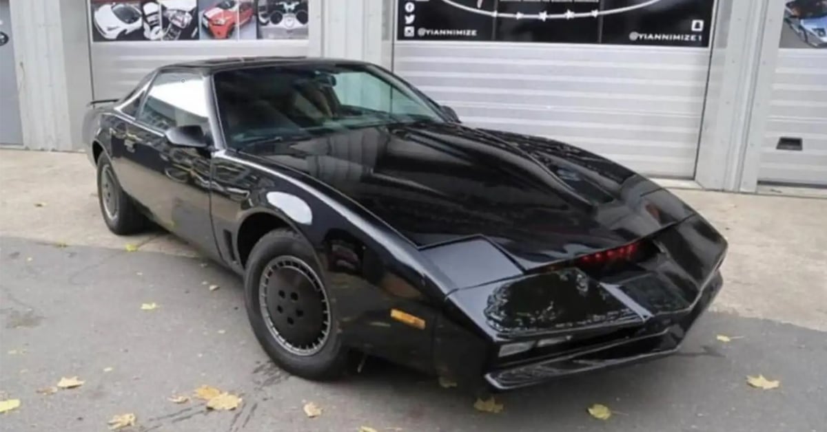 Knight Rider’s David Hasselhoff is auctioning off his KITT car 5