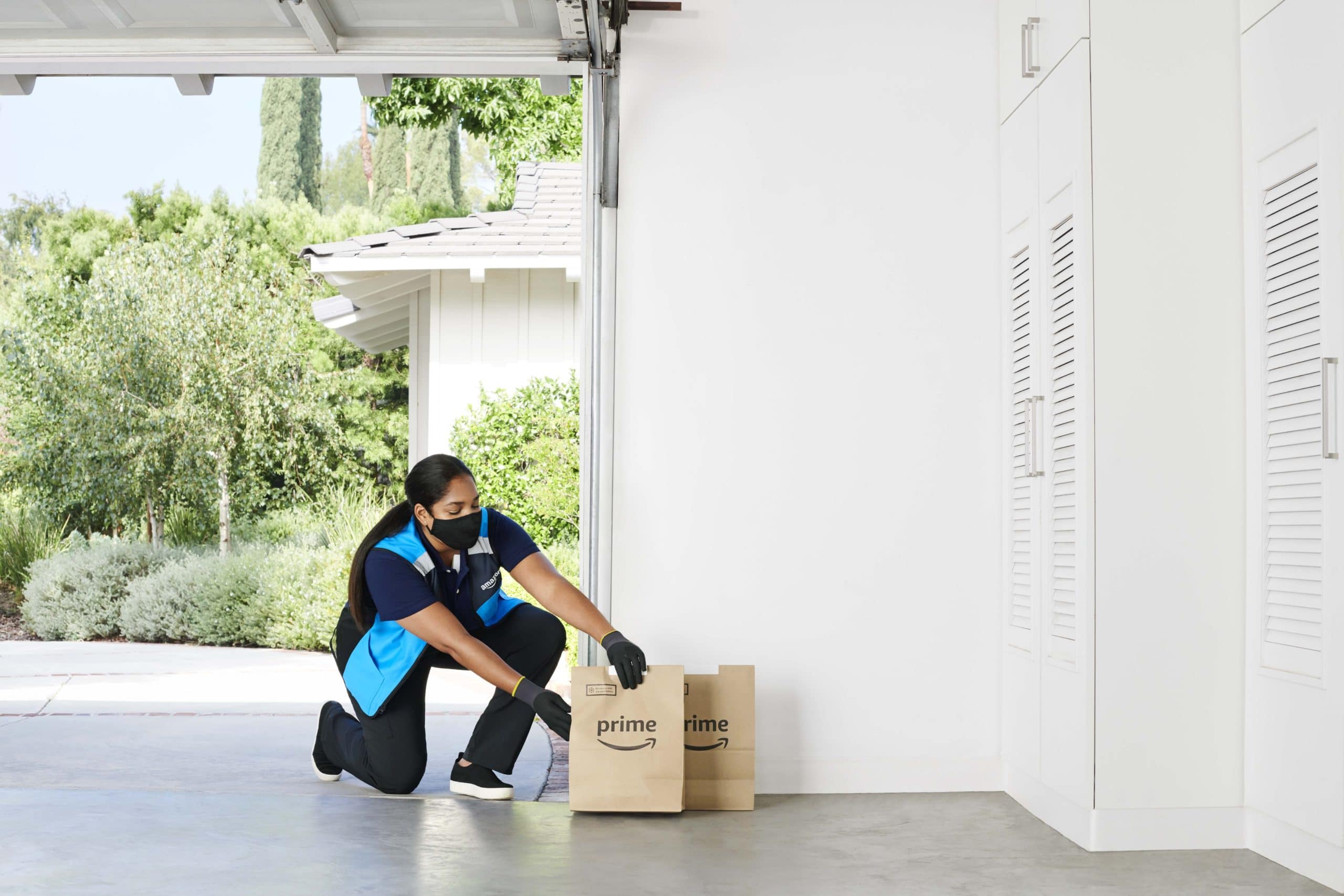 Amazon can deliver groceries straight to your garage 5