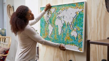 LEGO Art World Map helps fans reminisce about past travels and plan new trips 3