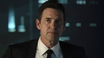 Why did Douglas Scott leave Batwoman after two seasons? 1