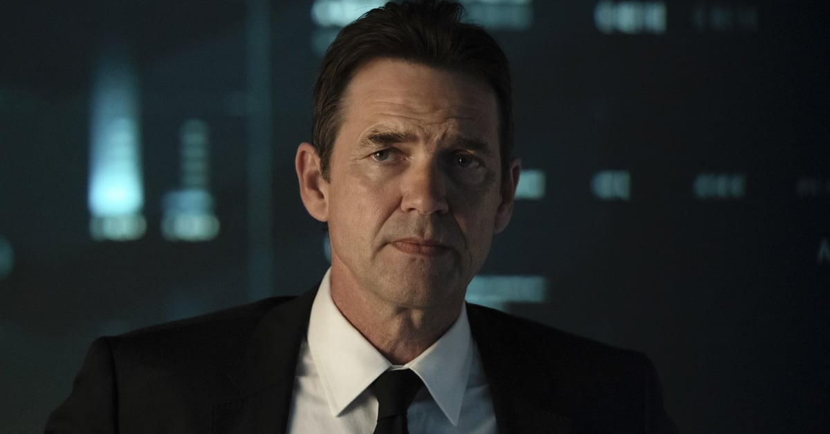 Why did Douglas Scott leave Batwoman after two seasons? 5