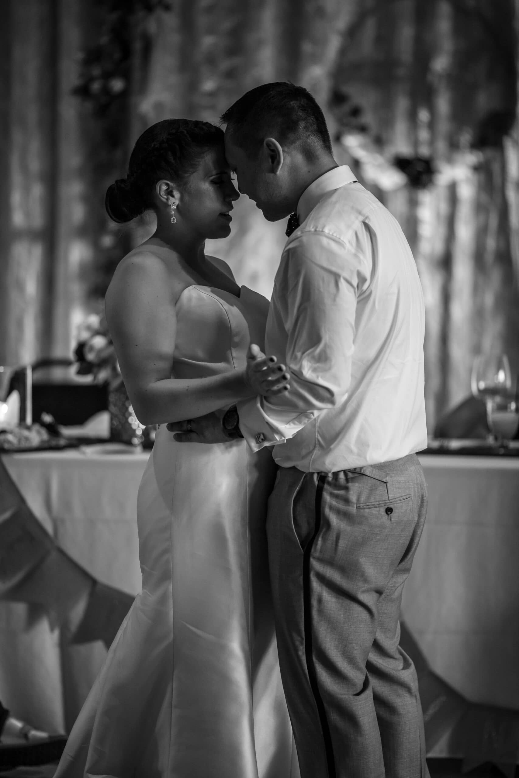 Doomed From The Start: Guests Share Wedding Experiences That Made Them Realize The Marriage Wouldn't Last 47