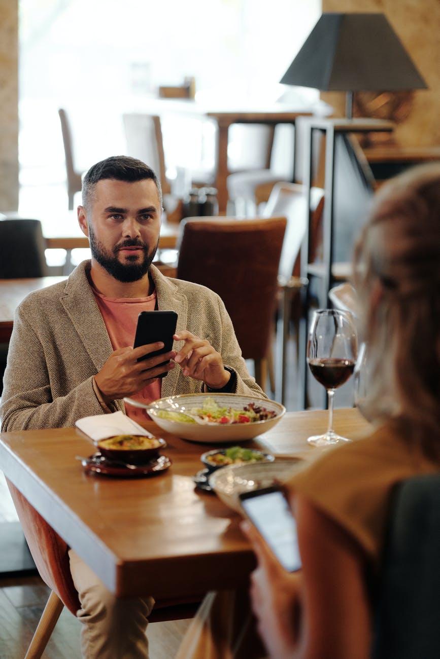 People Around The World Share The Most Unsettling Conversations They Have Accidentally Heard 25 People Around The World Share The Most Unsettling Conversations They Have Accidentally Heard 25
