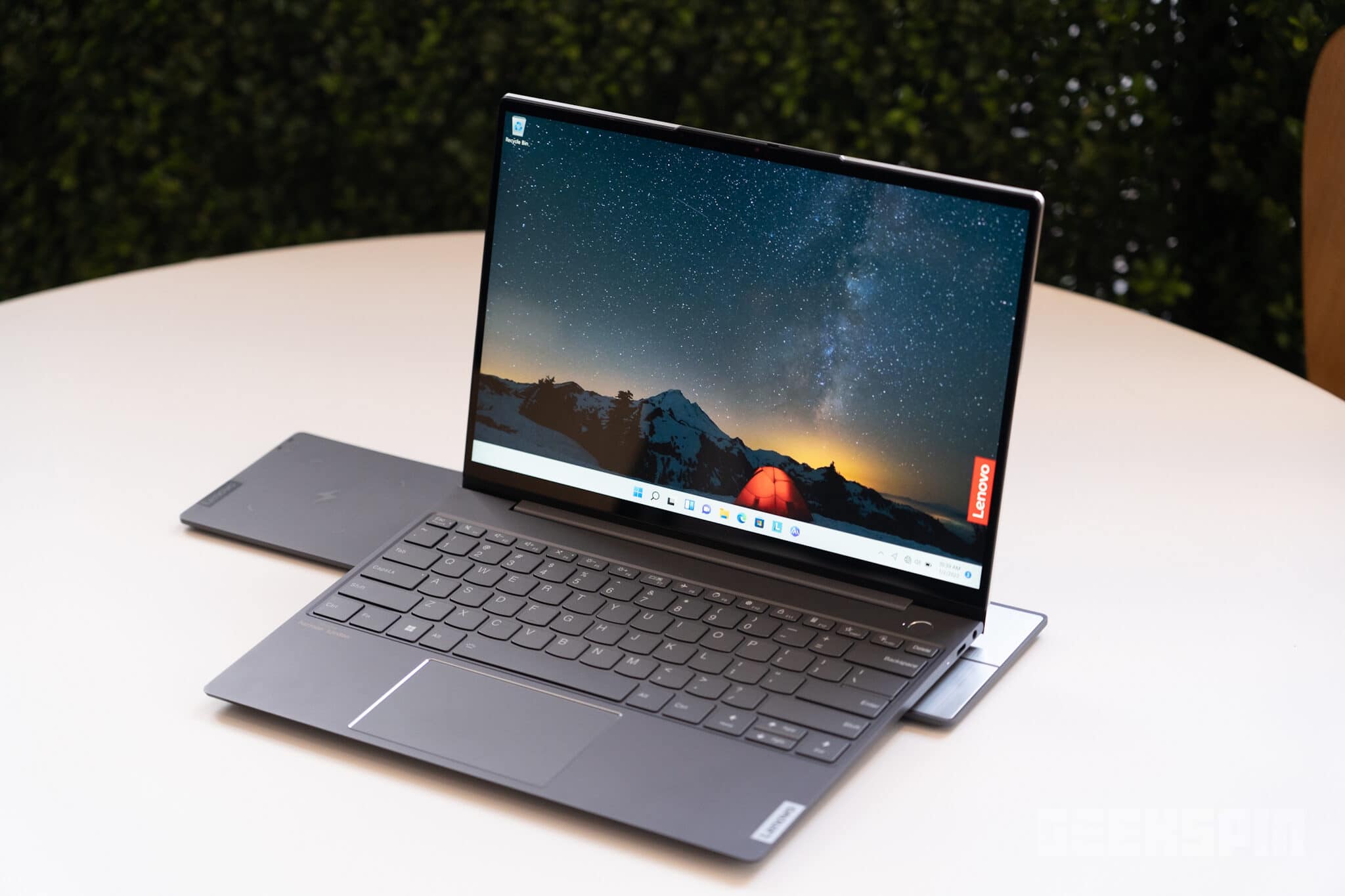 Lenovo's ThinkBook 13x Gen 2 charges on contact 2