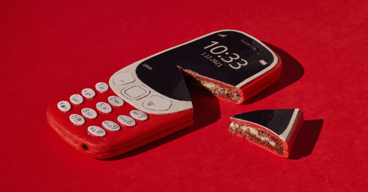 This hyper-realistic Nokia 3310 cake marks HMD Global’s 5th anniversary 7