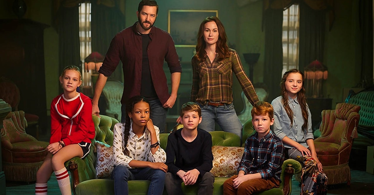 The cast of Secrets of Sulphur Springs | Find out Secrets of Sulphur Springs season 3 release date