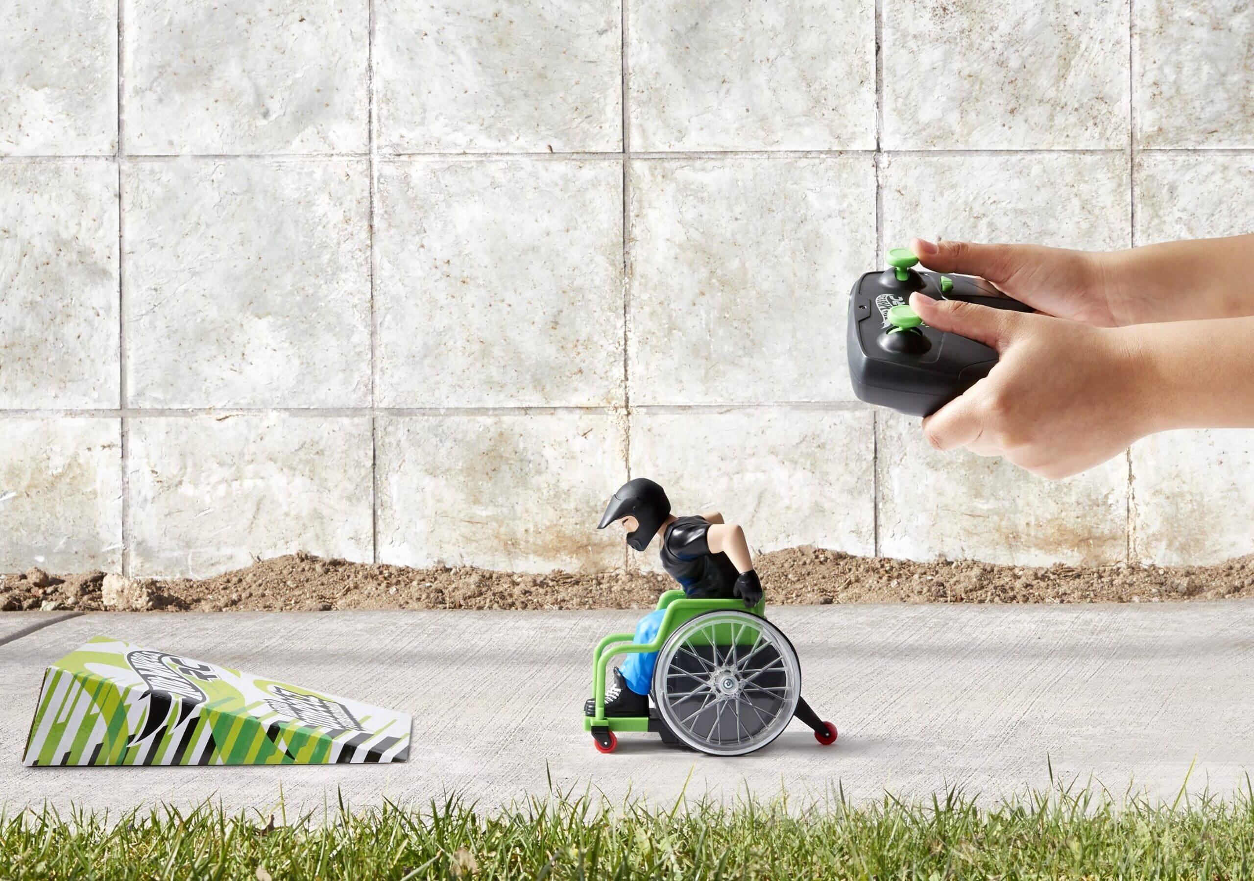Hot Wheels R/C Aaron Wheelz Wheelie Chair