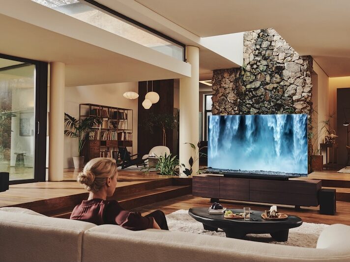 the Samsung Neo QLED 8K Smart TV (2022) offers a nearly edge-to-edge screen