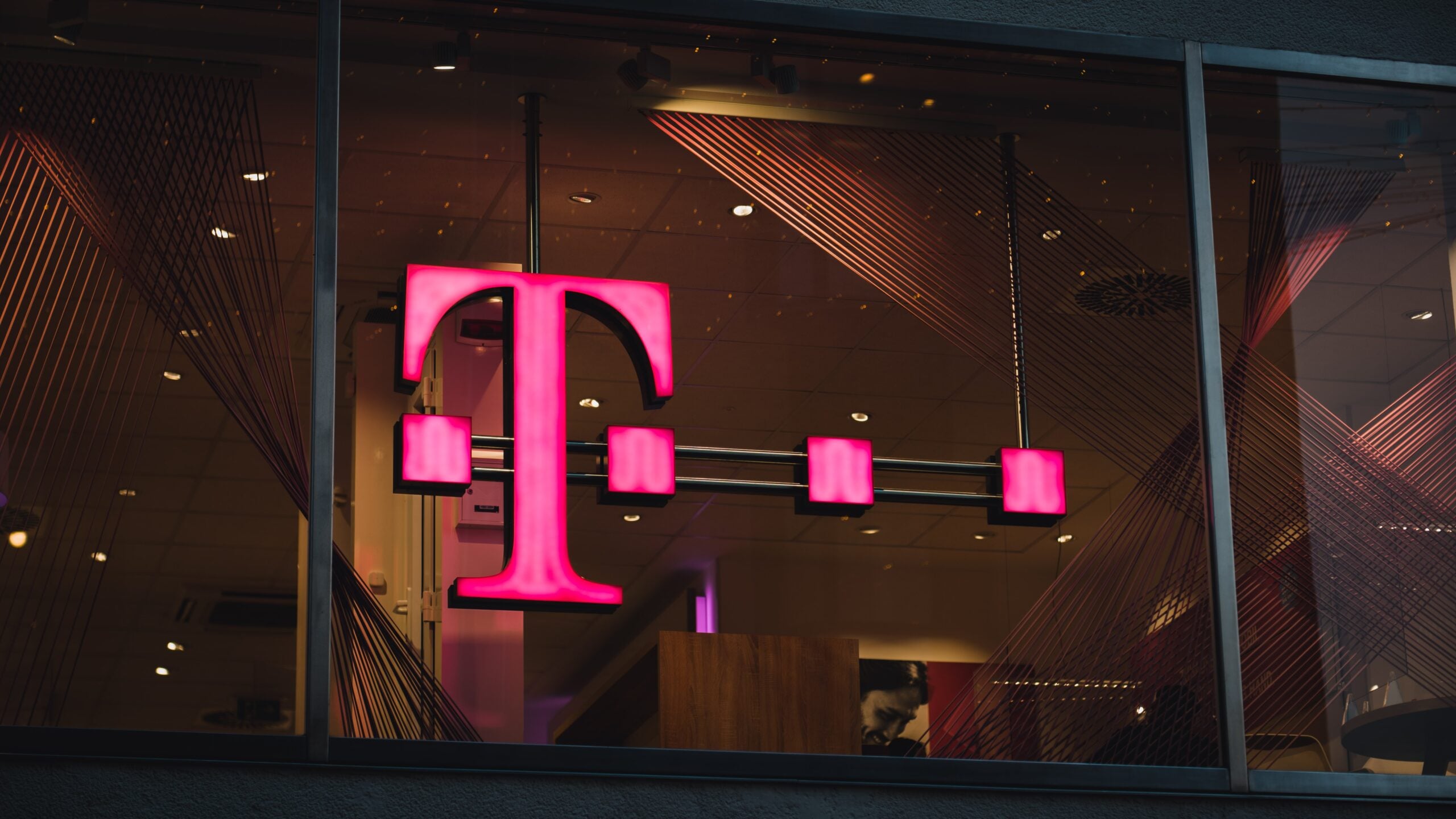 T-Mobile Reaches $500M Settlement in 2021 Data-breach case