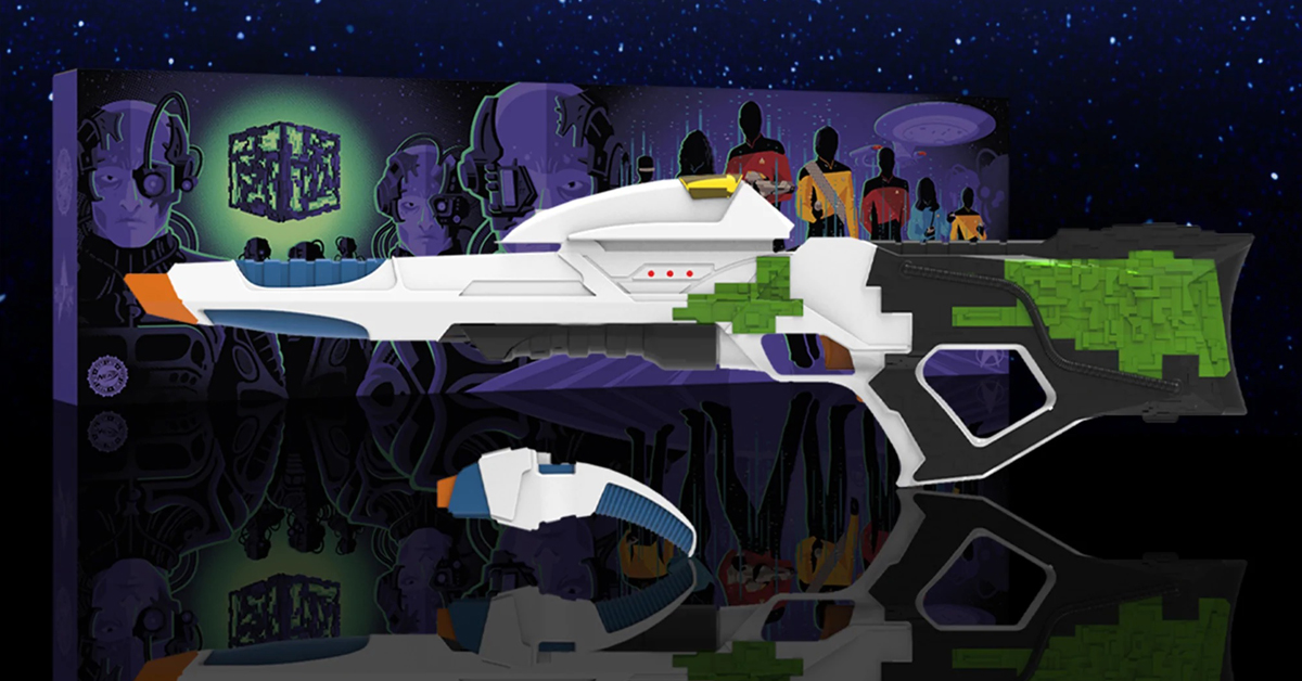 Nerf LMTD Star Trek Starfleet Type 3 and Starfleet Type 2 Phaser Blasters
