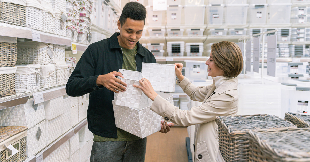 Man and woman shopping for homeware. Find out which U.S. retailers won't likely survive a recession.