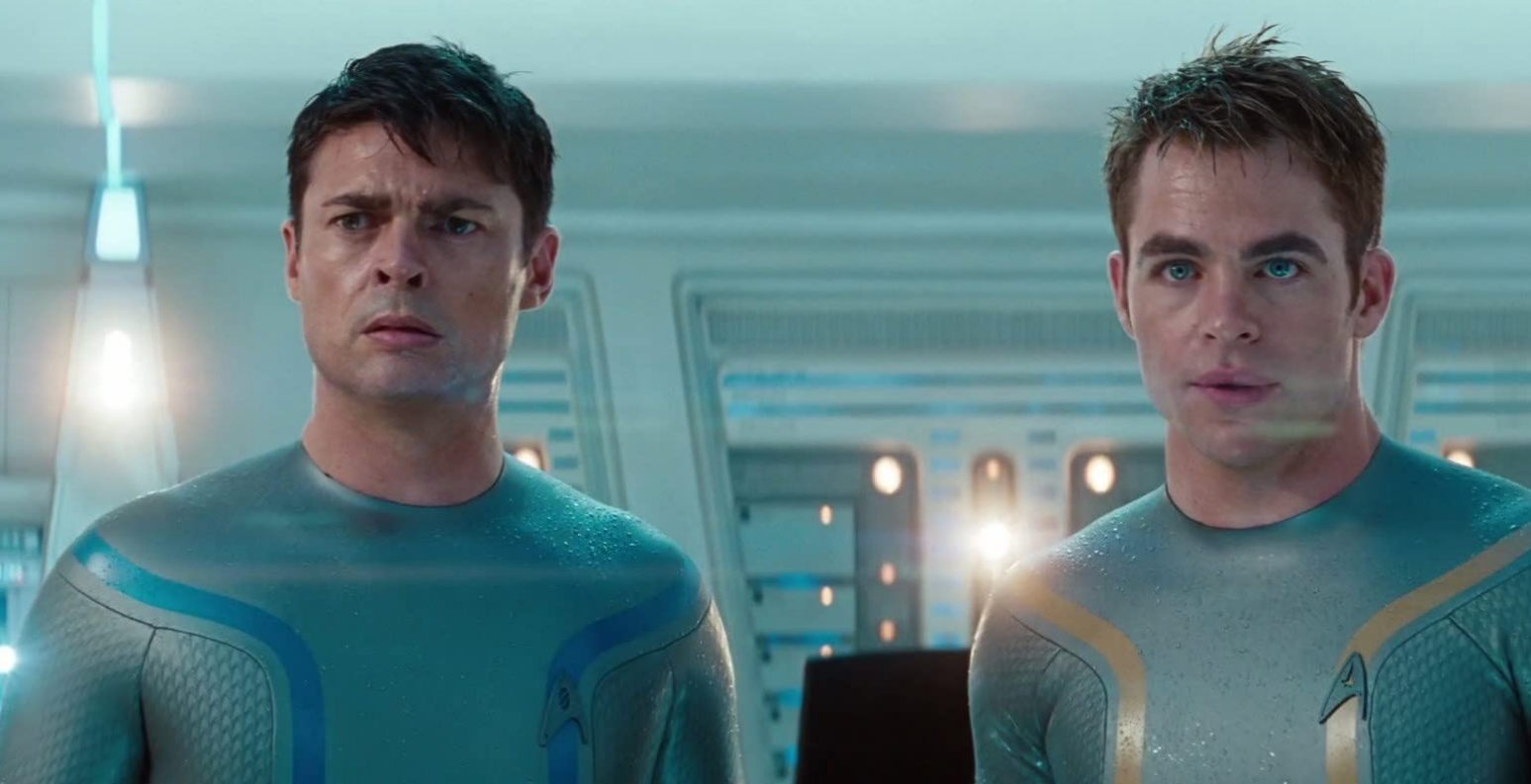 Karl Urban and Chris Pine in Star Trek Into Darkness (2013)