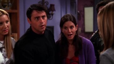 Matt LeBlanc as Joey Tribbiani and Courteney Cox as Monica Geller in Friends (1994) | ©Image Credit: Warner Bros. Television