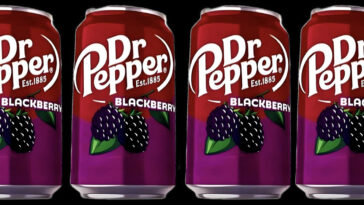 Cans of Dr Pepper Blackberry | ©Image Credit: @MeWeFree_/Twitter