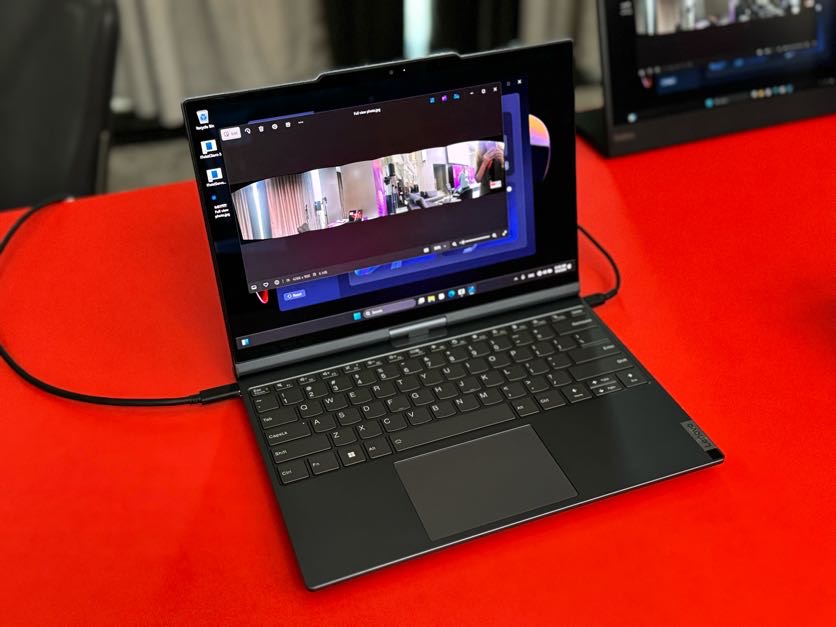 Lenovo AI Twist PC ©Image Credit: GEEKSPIN