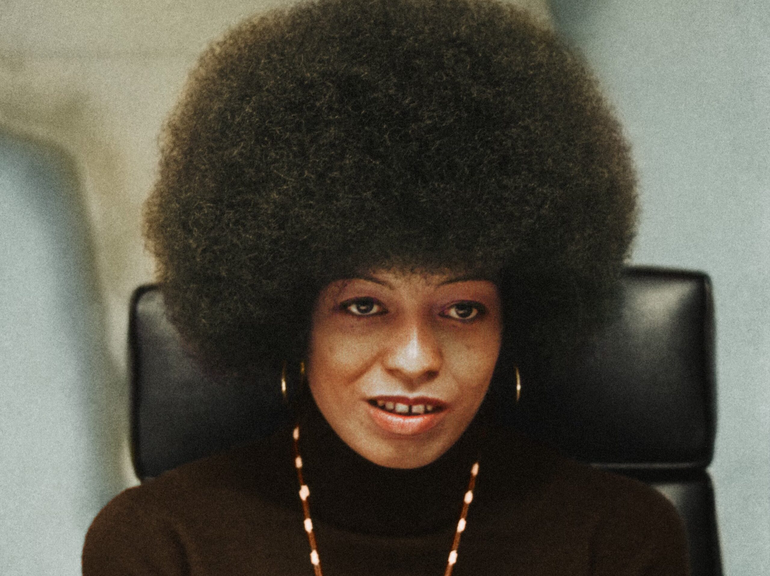 A woman with an afro in the 1970's ©Image Credit: Unsplash / Unseen Histories