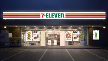 The facade of a 7-Eleven store at night | ©Image Credit: 7-Eleven