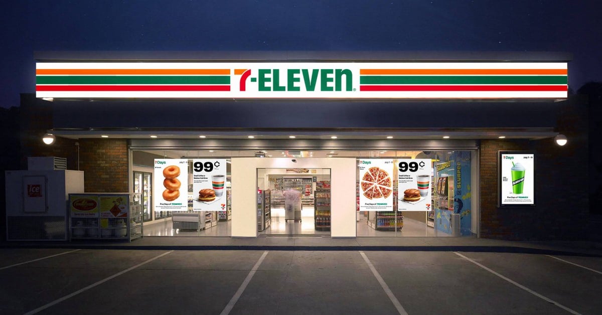 The facade of a 7-Eleven store at night | ©Image Credit: 7-Eleven