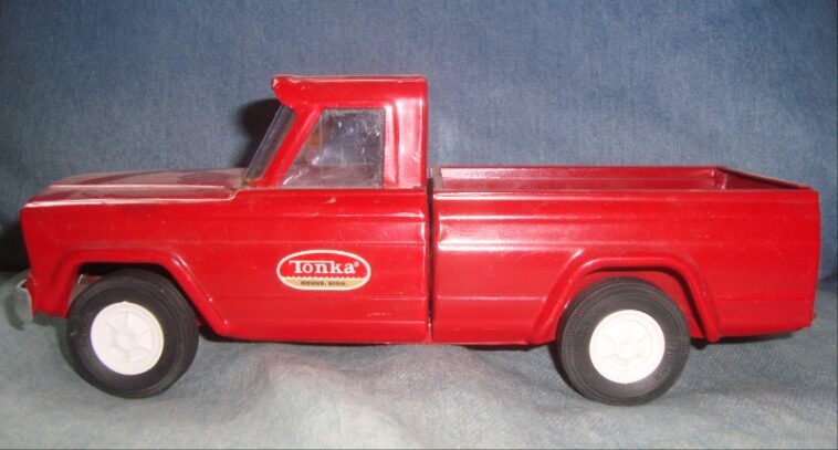 Tonka Truck | ©Image Credit: Programmer13/Wikimedia Commons