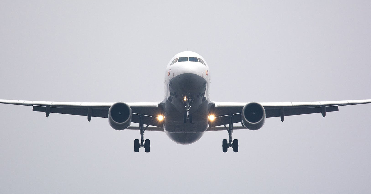 White Commercial Airplane | ©Image Credit: Pixabay