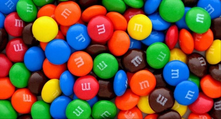 Missing allergen labels trigger a 20-state recall of thousands of custom-packaged M&M’s candies. ©Image Credit: Wikimedia Commons / Evan-Amos