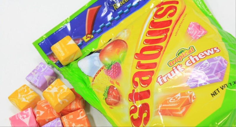 A pack of Starburst with some pieces on the side | ©Image Credit: Flickr / Toshimasa Ishibashi