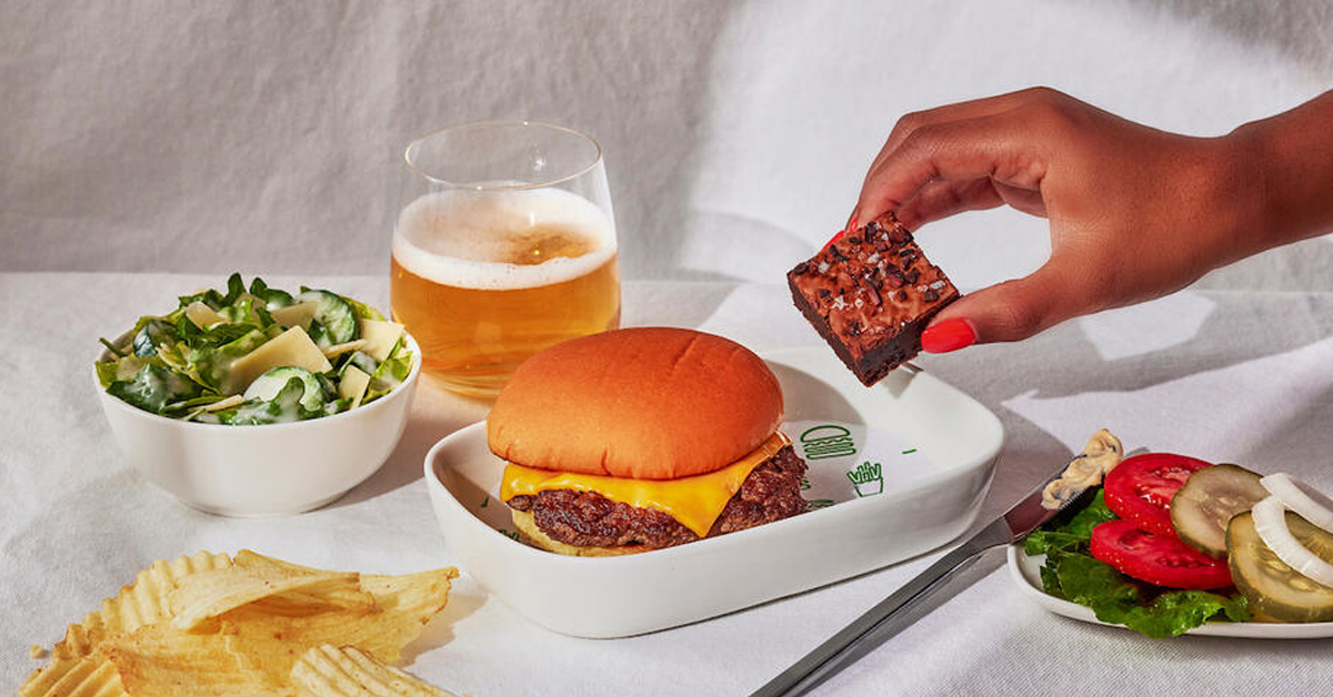The Shake Shack Cheeseburger will soon be available in-flight for Delta passengers | ©Image Credit: Shake Shack